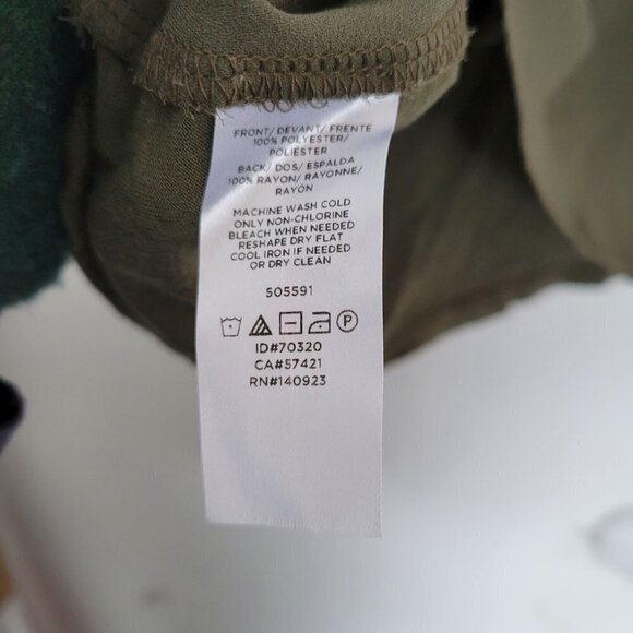 Loft Sleeveless Keyhole Button Back Green Silky Smooth Tank Blouse Top Size XS - Picture 9 of 10